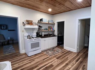 102 N Lawrence St, Charles Town, WV 25414