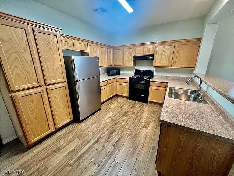 1324 Sun Village Ave — Photo 8