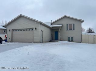 1482 4th Ave E, Dickinson, ND 58601