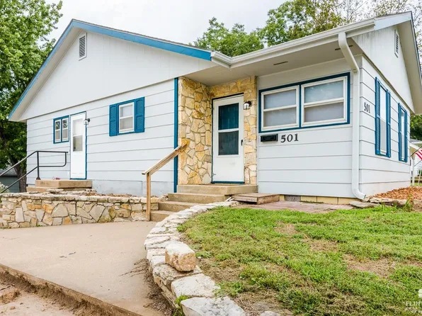 501 Spruce St, Wamego, KS 66547