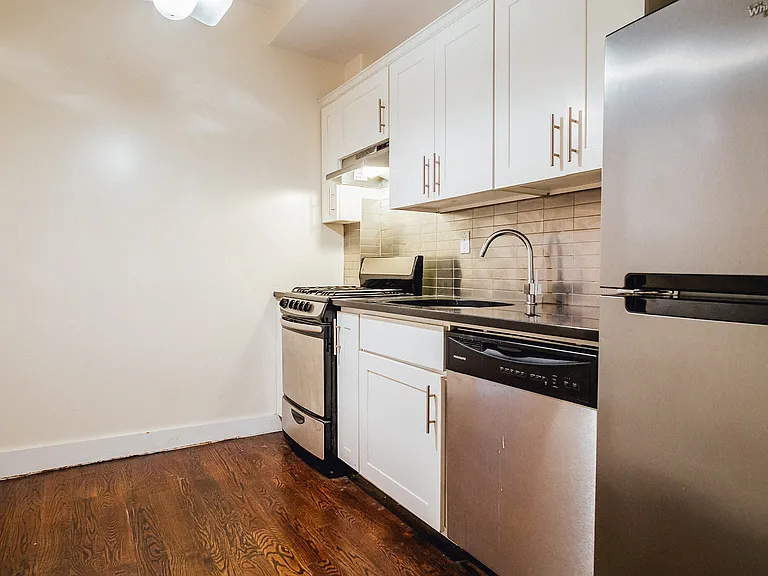435 Bleecker St #2R — Photo 5