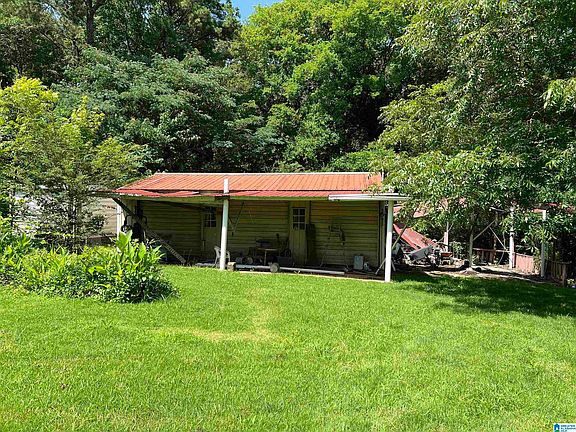 2nd image of 424 Daniel Dr NE