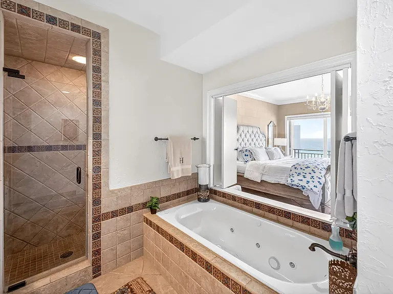 4447 Southwinds Dr — Photo 2