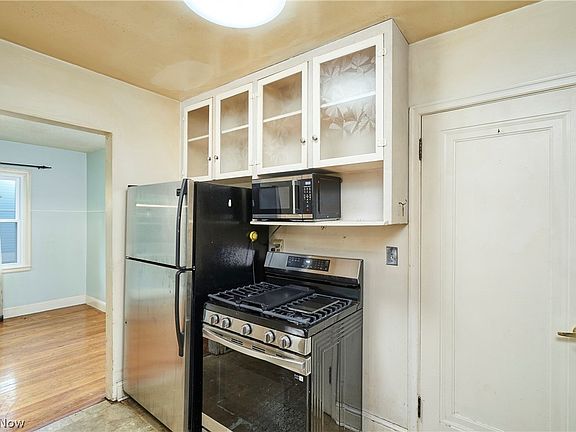 5th image of 262 Lownsdale Ave