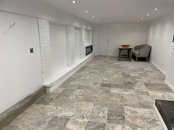5th image of 173 Queen St E