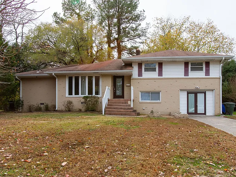 10 Warren Dr — Photo 2