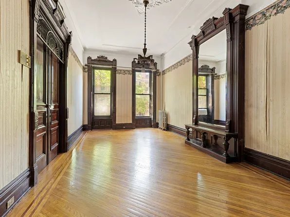 189 Hancock Street image 1 of 12