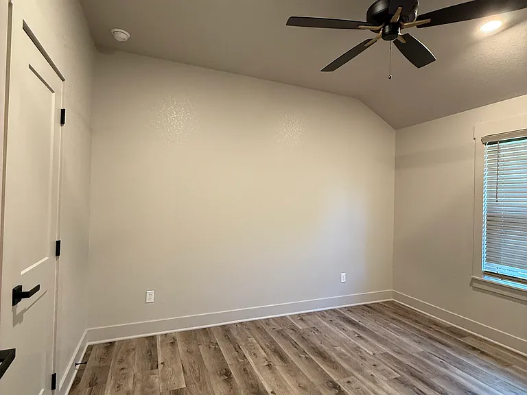 109 W Louisiana St — Photo 9