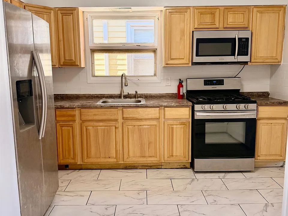 24 E 18th St #2