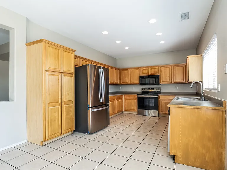 5245 W Bowker St — Photo 7