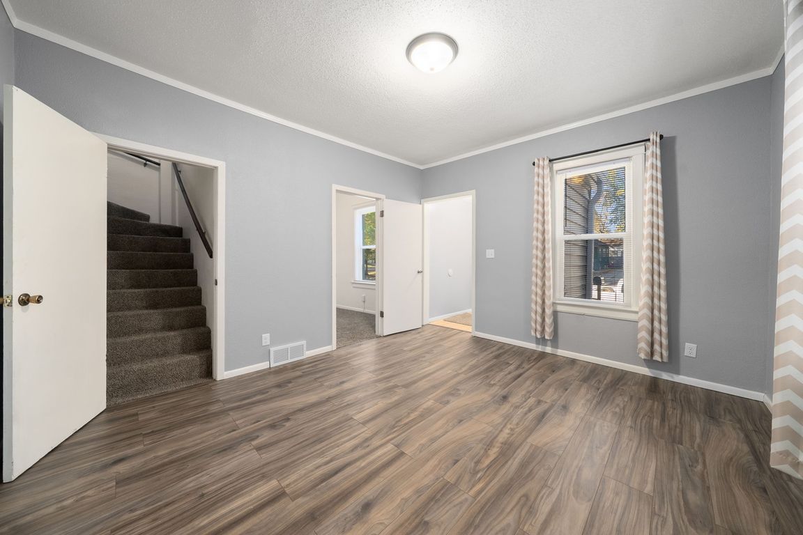 next background image