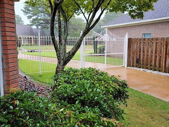 4th image of 4000 Samantha Dr