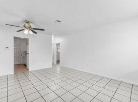 7211 Venetian - 5