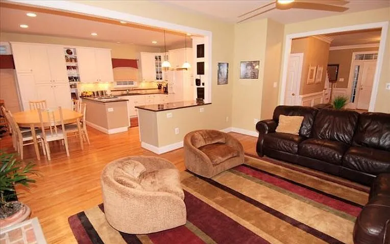 Family room/kitchen