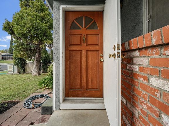 2nd image of 2272 Santa Fe Drive