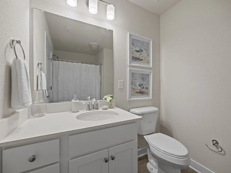 Harbor Village Apartments — Photo 27