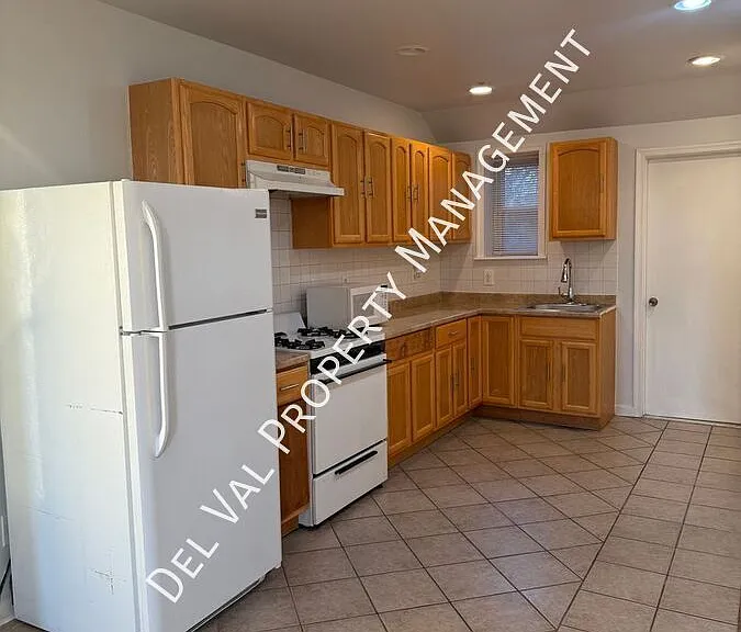 2427 N 10th St — Photo 25