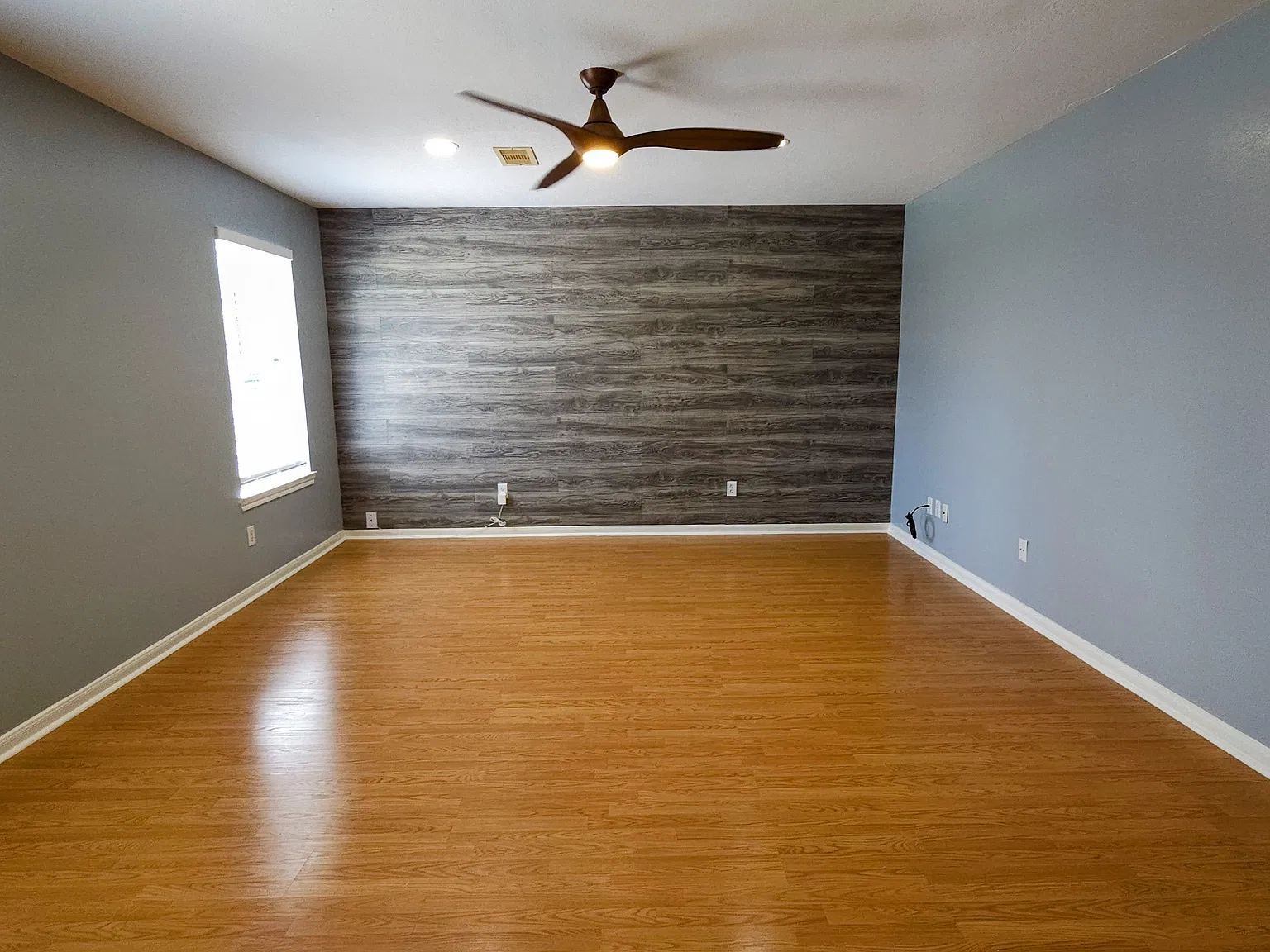 3 bed, 1400 sqft, $1,975 — Photo 2