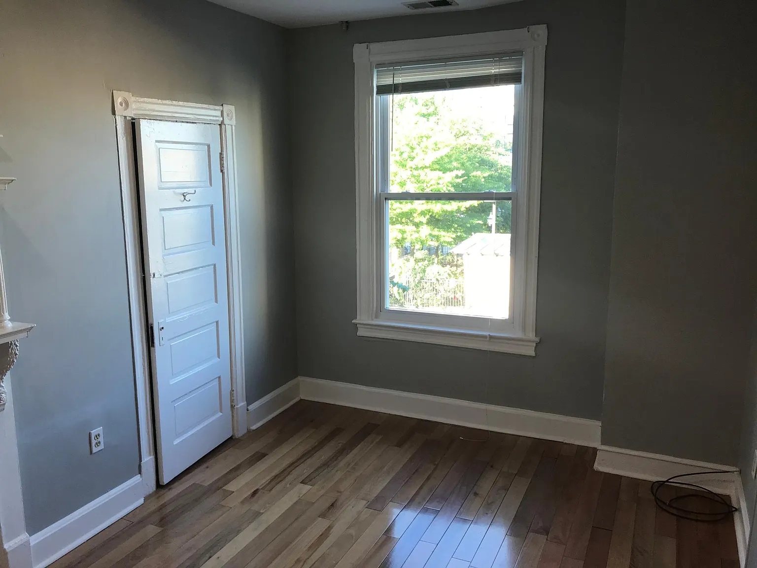 3 bed, 1400 sqft, $3,393 — Photo 1