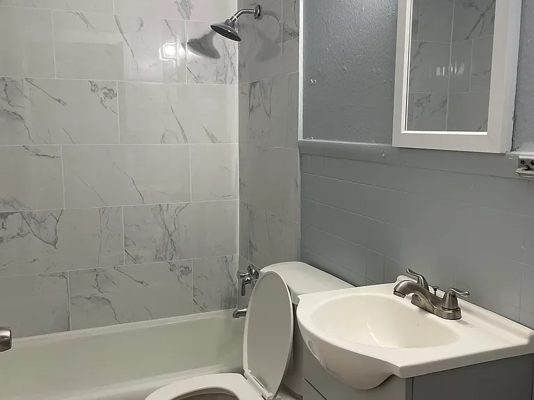 865 Geranium St — Photo 2