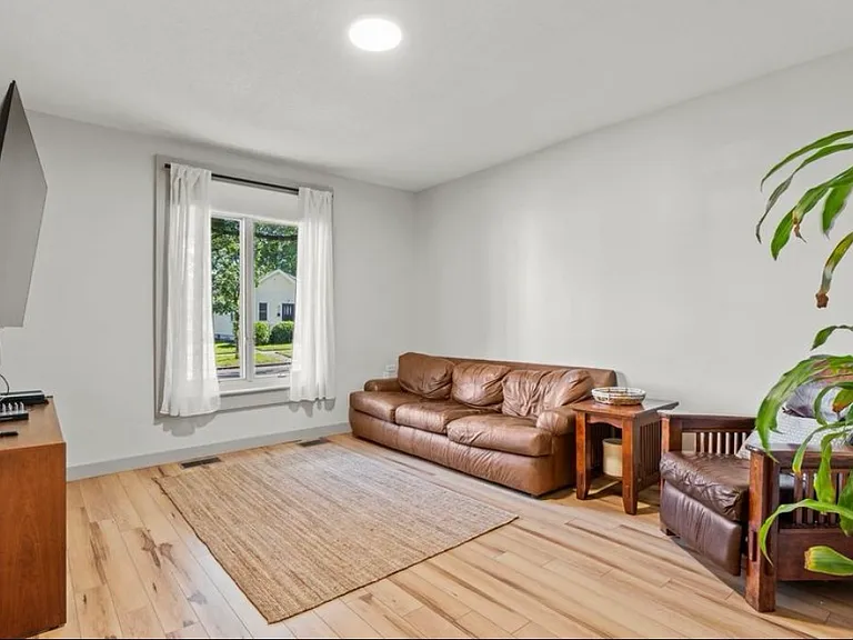 406 W Masterson Ave — Photo 7