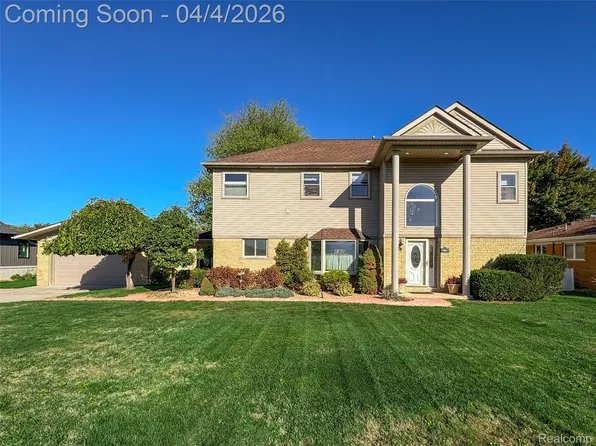 7214 Cardinal Rd, Algonac, MI 48001