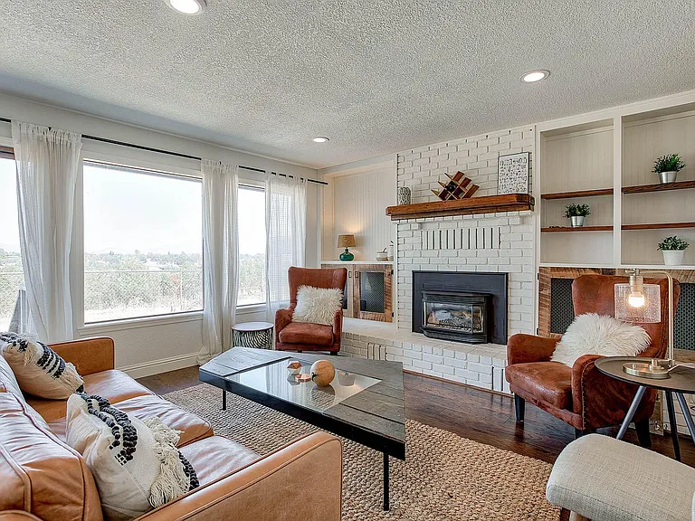 466 Woodcliff Dr #1 — Photo 1