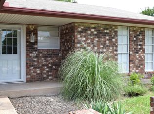 1025 W Main St, Moore, OK 73160