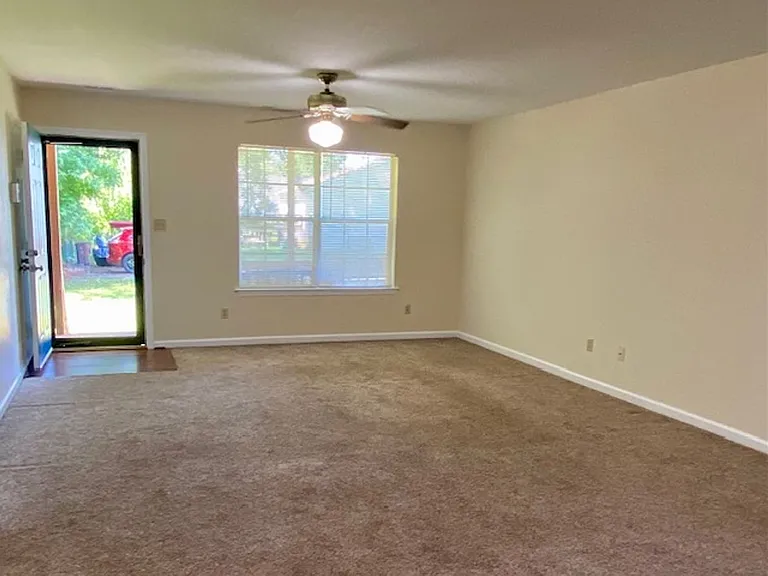 133 Howard Dr — Photo 6