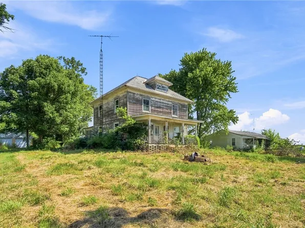 436 E 500th Ave, Saint Elmo, IL 62458