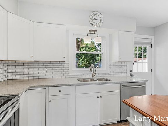 4th image of 9064 Loveless Dr NE