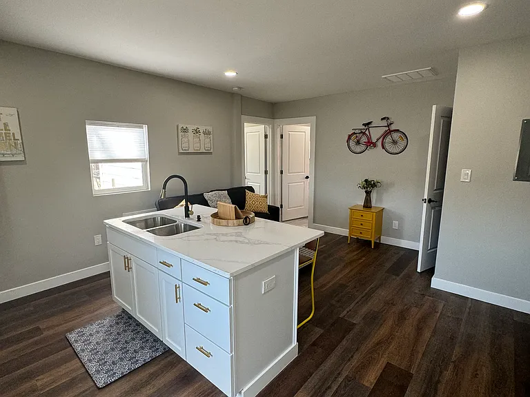 328 N Euclid Ave #C — Photo 17