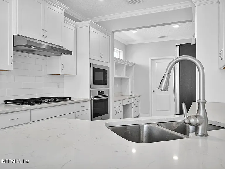 51 Foxcross Ave — Photo 7