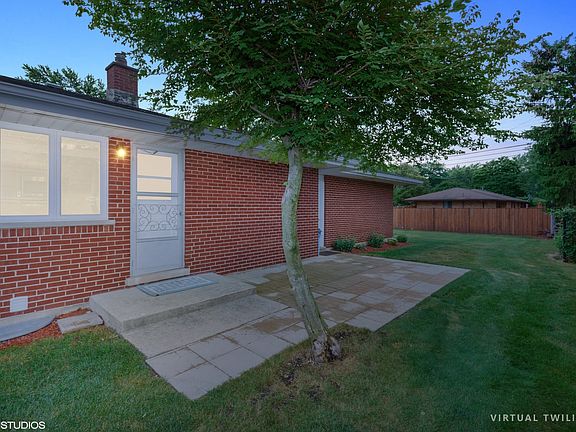 3rd image of 474 Berkshire Ln