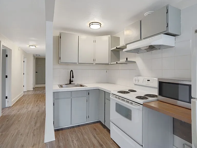 1204 Commercial St NE — Photo 10