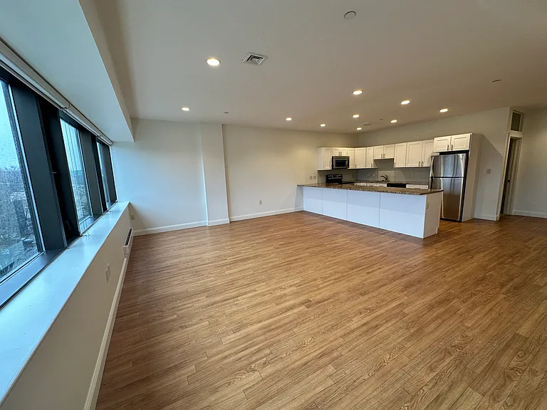 Red Oak at 875 Elm Street — Photo 61