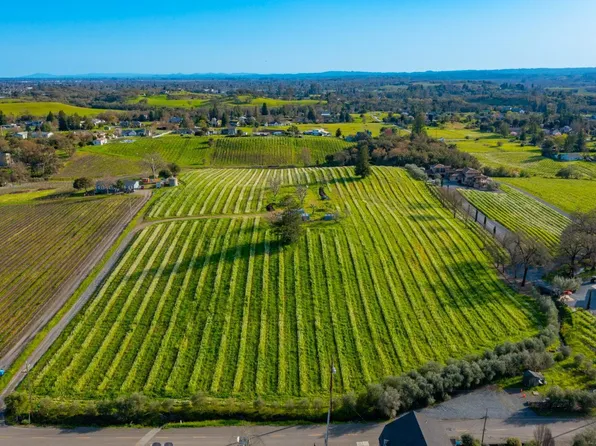1086 Limerick Lane, Healdsburg, CA 95448