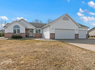 1467 Whitetail Dr, Neenah, WI 54956