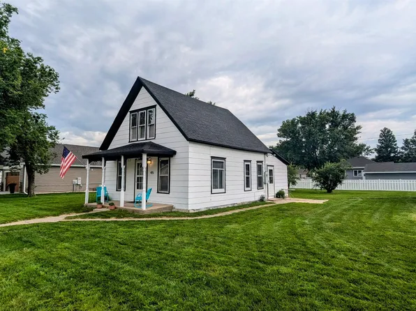 415 S 2nd St, Pierce, NE 68767