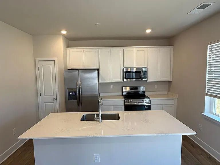1670 Lake Placid Dr — Photo 4