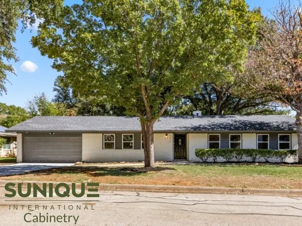 1313 Westcrest Dr, Arlington, TX 76013