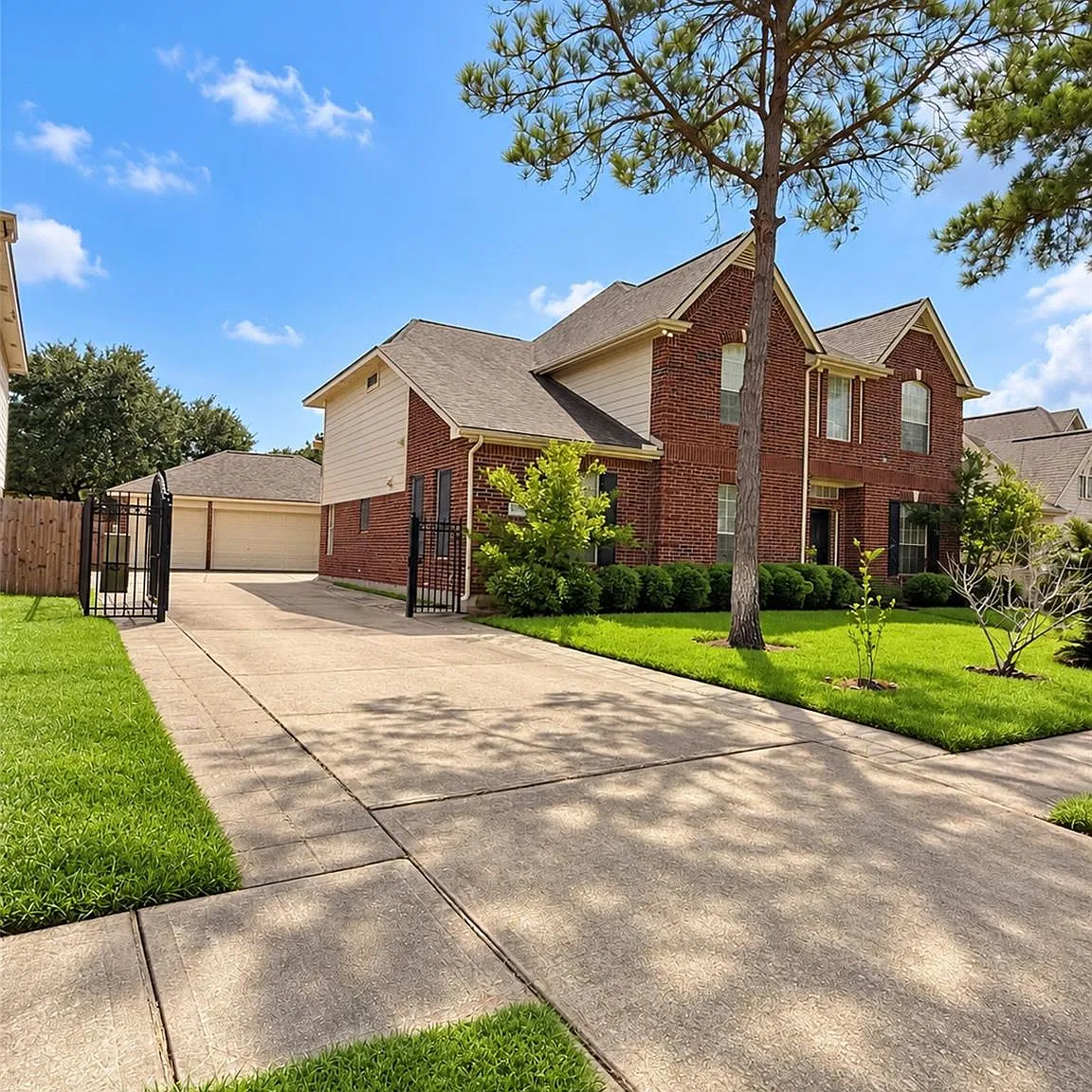 5 bed, 4.0 bath, 3572 sqft, $3,000 — Photo 3