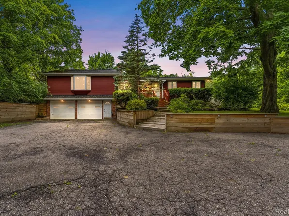 7313 River Rd, Flushing, MI 48433