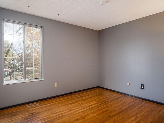 4th image of 137 Greenlake St