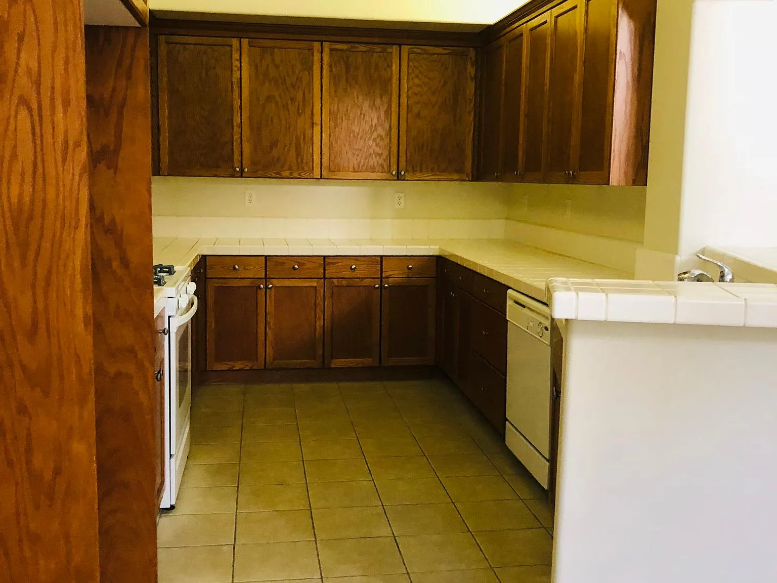 4 bed, 3.5 bath, 2379 sqft, $2,200 — Photo 3