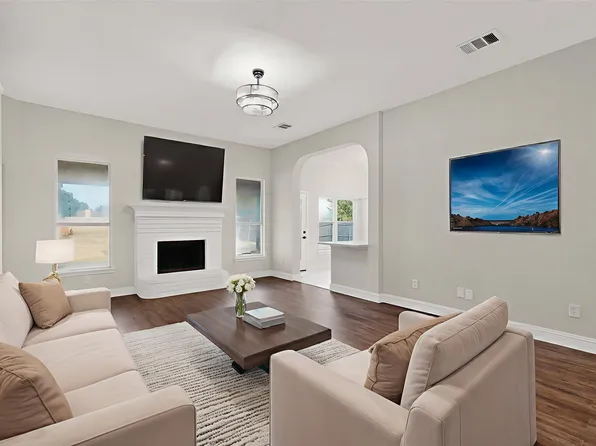 425 Windmill Dr, Lavon, TX 75166