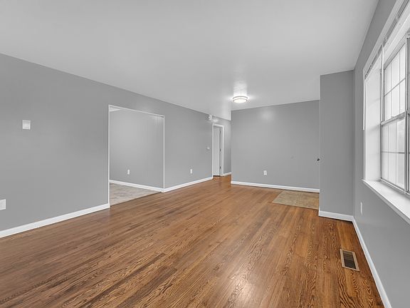 5th image of 2139 W Wedington Dr