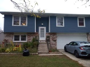 549 Manor Pl, Aurora, IL 60506