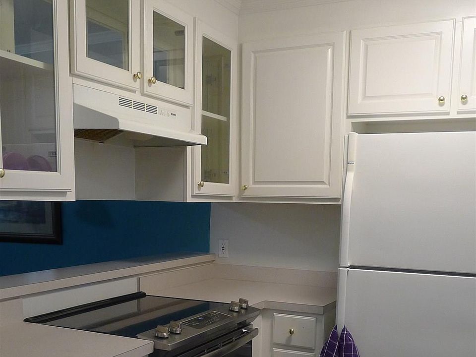 Semi Open Kitchen & Bar