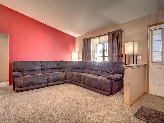 5th image of 902 E Singing Hills Dr